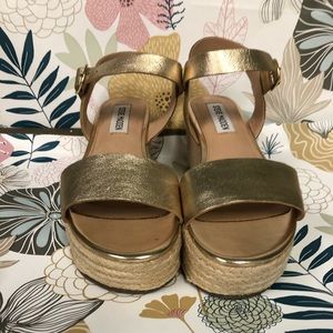 NWT 🏷 Gold Sandals
